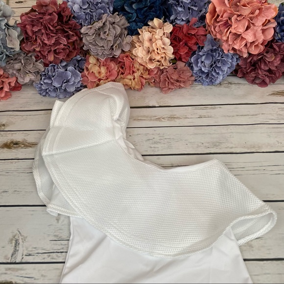 Avant Garde Ruffled One Shoulder Bodysuit Swimsuit - Picture 13 of 16